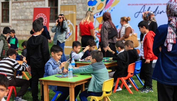 Aileler Rami Kütüphanesi’nde buluşuyor: AileFest 6 Ekim’e kadar sürecek Türkiye Gönüllü Teşekküller Vakfı (TGTV) tarafından düzenlenen AileFest, Rami Kütüphanesi’nde
