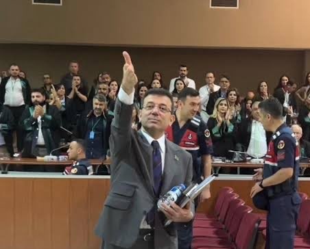 Ekrem İmamoğlu çapraz sorguya alındı. İmamoğlu, hâkim ve savcının sorularını