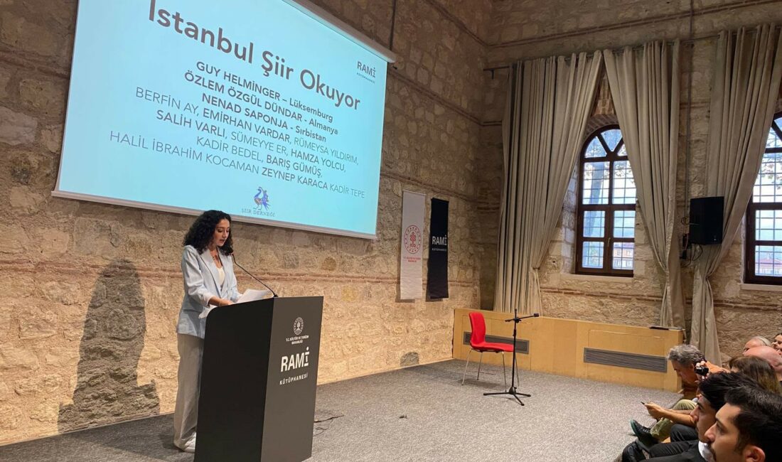 Sultangazi Yazı Akademisi’nden Yetişen Genç Şairler 17. Uluslararası İstanbul Şiir ve Edebiyat Festivali’nde Yer Aldı Sultangazi Belediyesi’nin Anadolu Yazarlar Birliği iş birliğiyle hayata geçirdiği Sultangazi